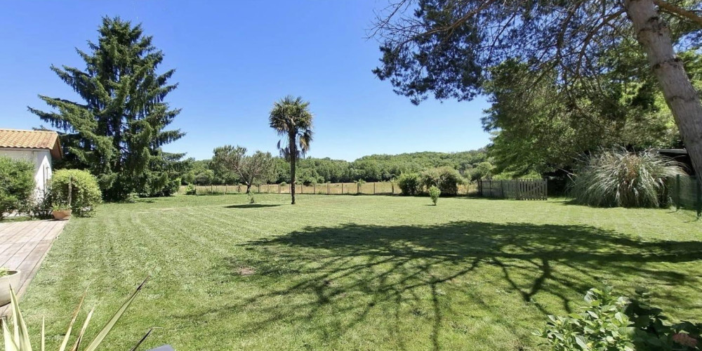 maison à ST MARTIN DU BOIS (33910)